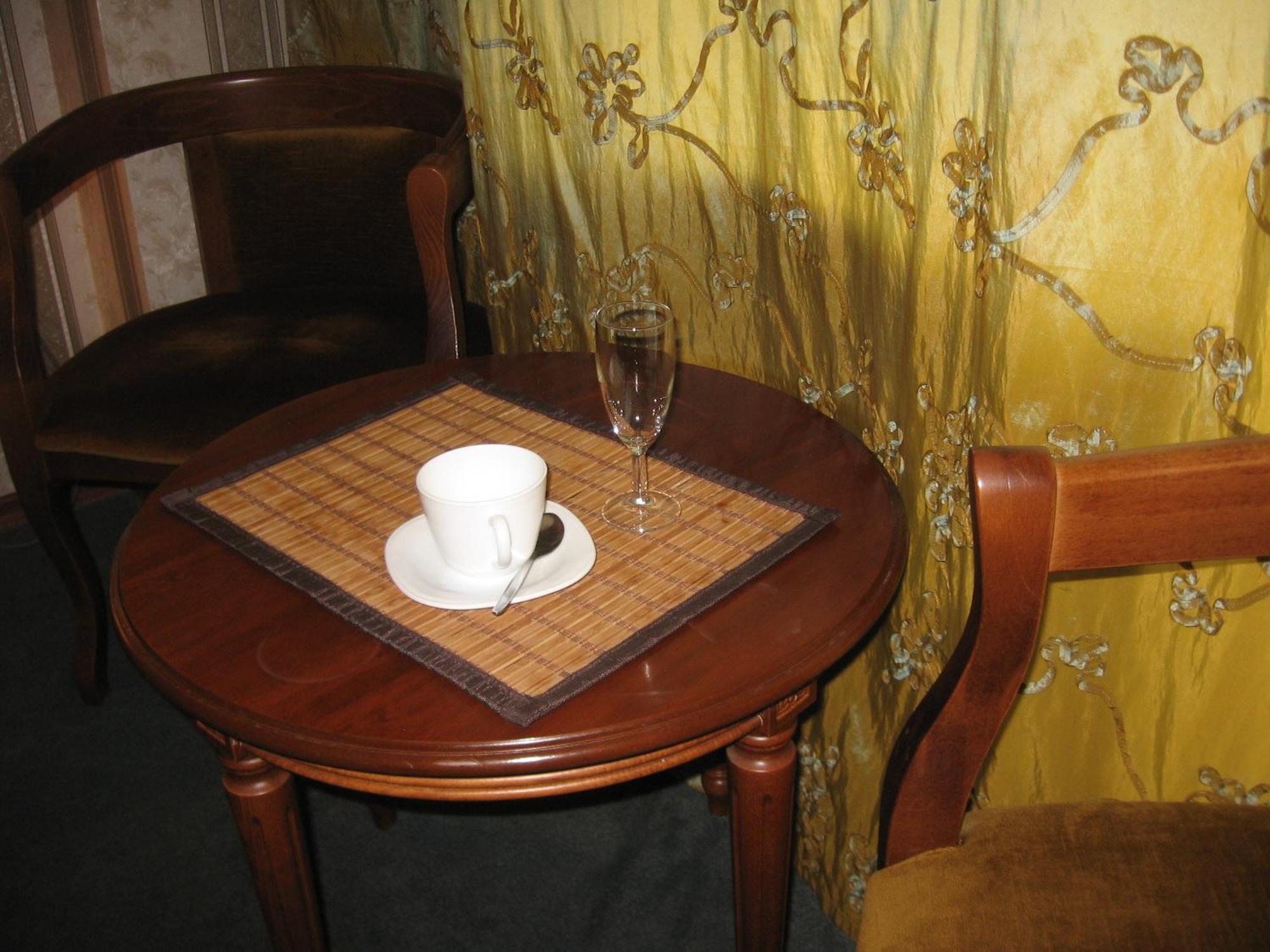 Diplomat Aparthotel Kiev Esterno foto