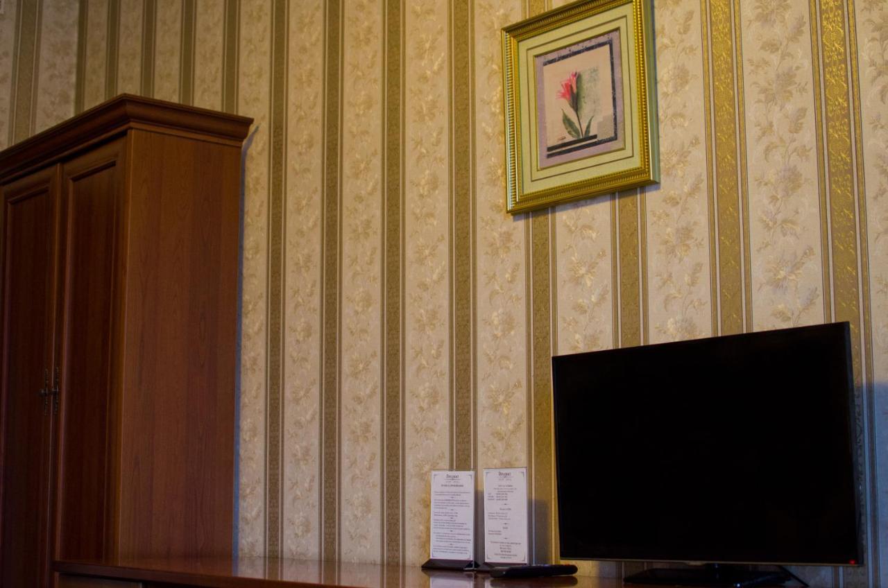 Diplomat Aparthotel Kiev Esterno foto