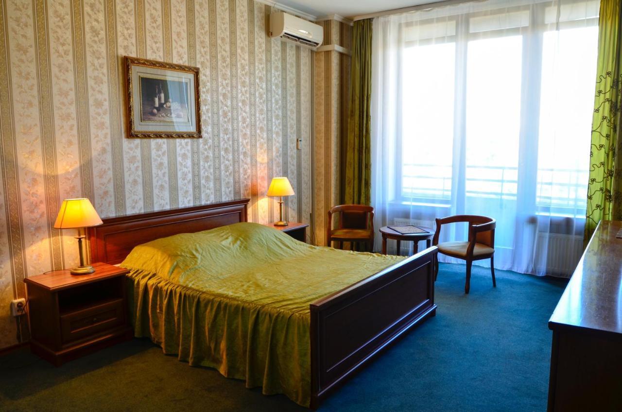 Diplomat Aparthotel Kiev Esterno foto
